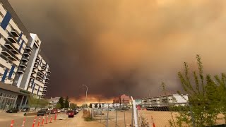 Thick smoke fills Canadian skies as wildfire nears  | VOA News