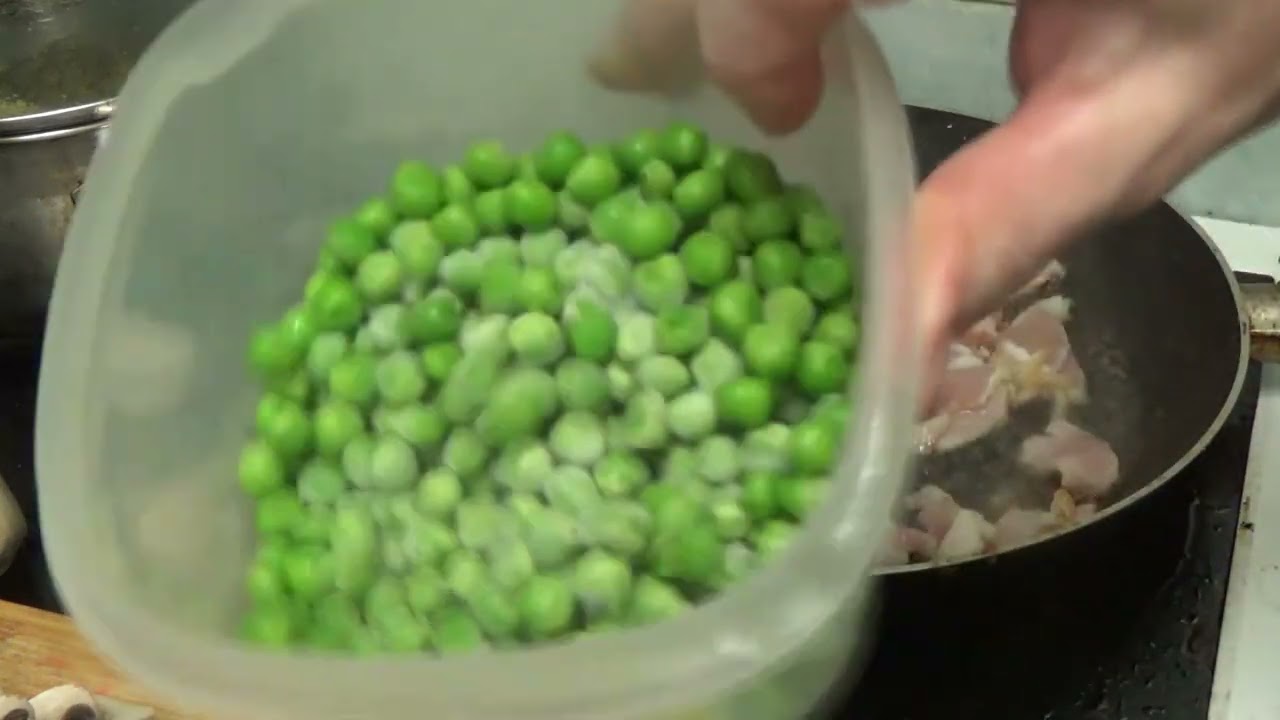 Жареный цыпленок и вареная брокколи