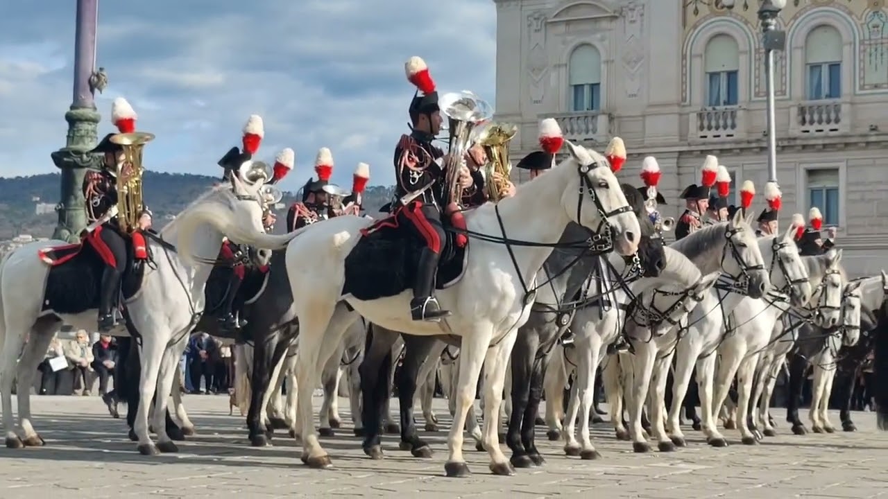 A Trieste lo spettacolo della Fanfara a cavallo dell'Arma dei carabinieri