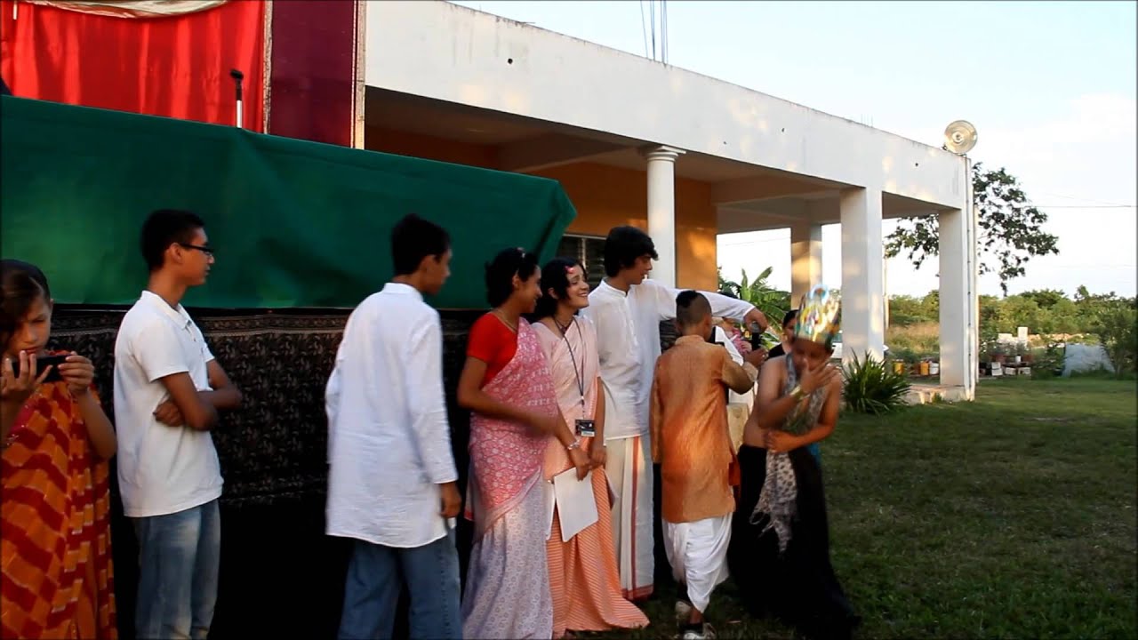 Obra de Tìteres sobre el Advenimiento de Sri Krsna campamento verano 2014 3 de 3