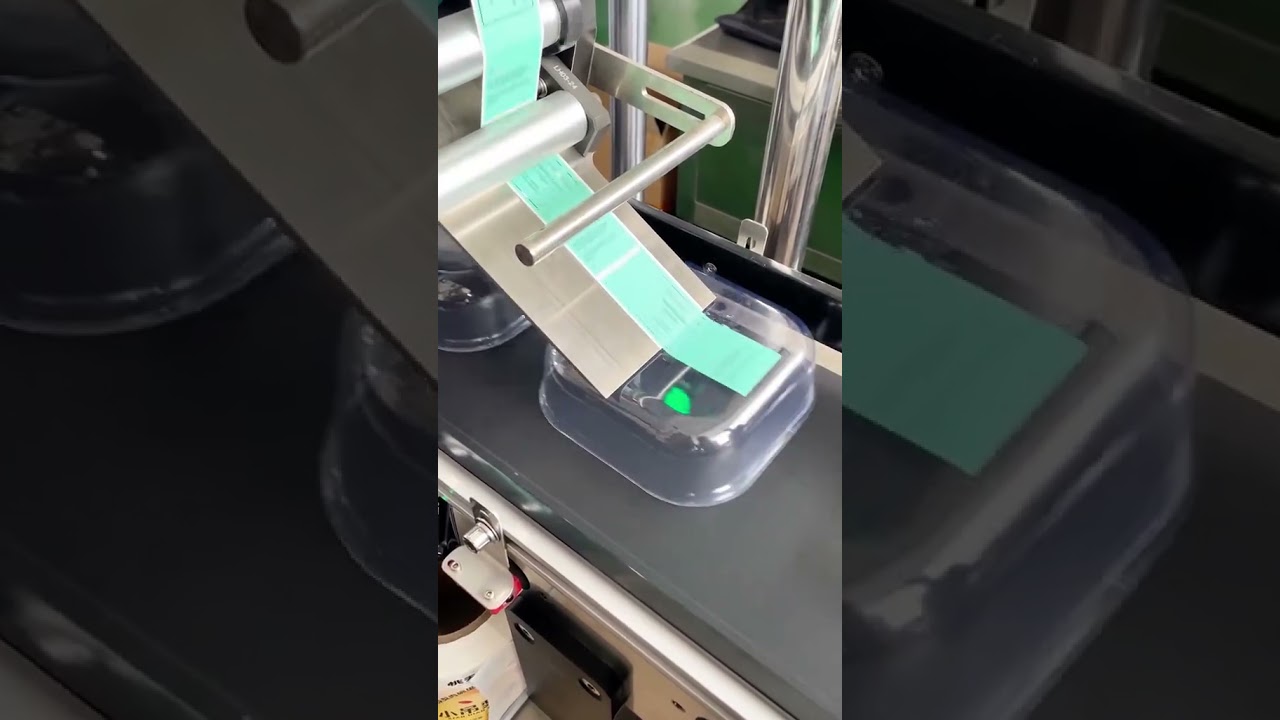 Fully automatic flat labeling machine 