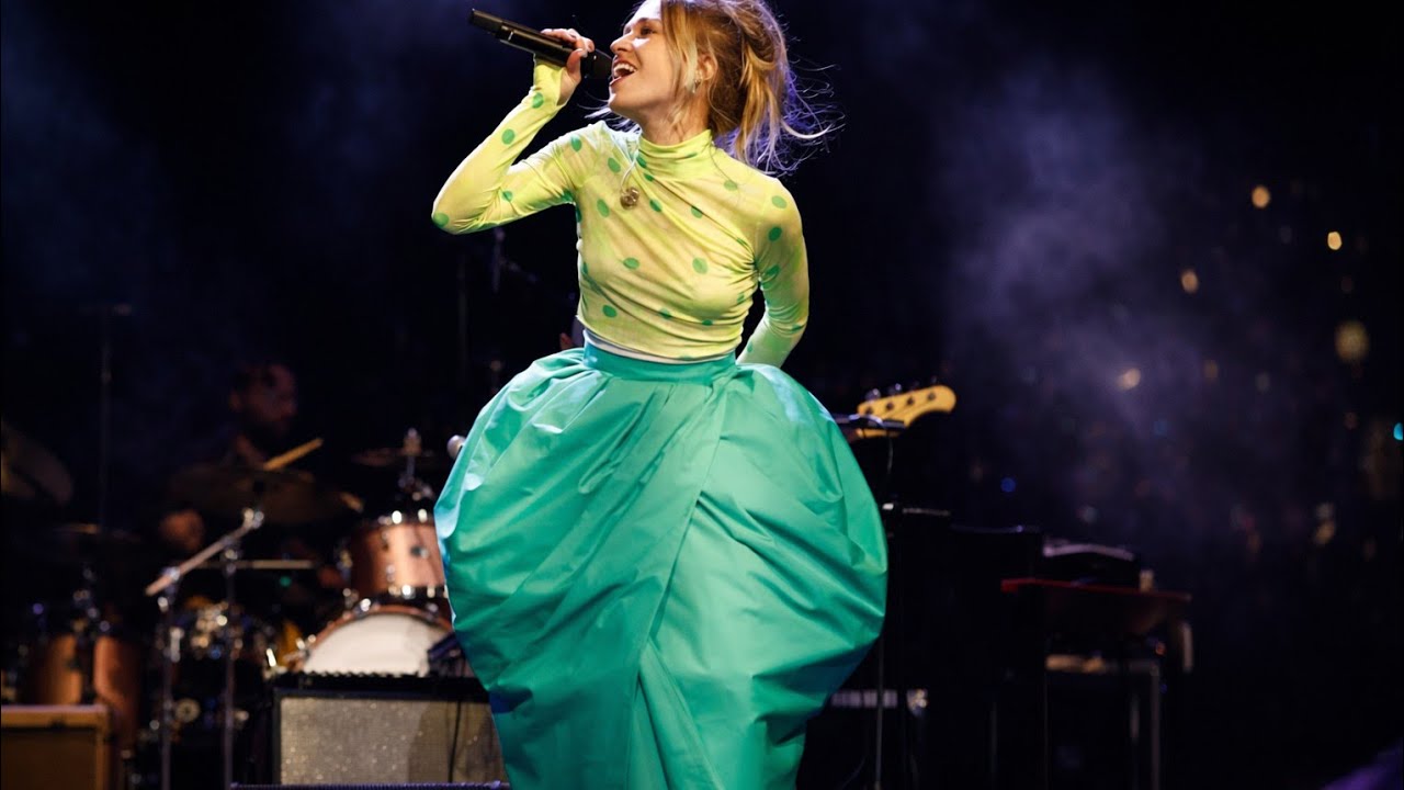 Laura Daigle – Holy Forever (Powerful Worship Song )