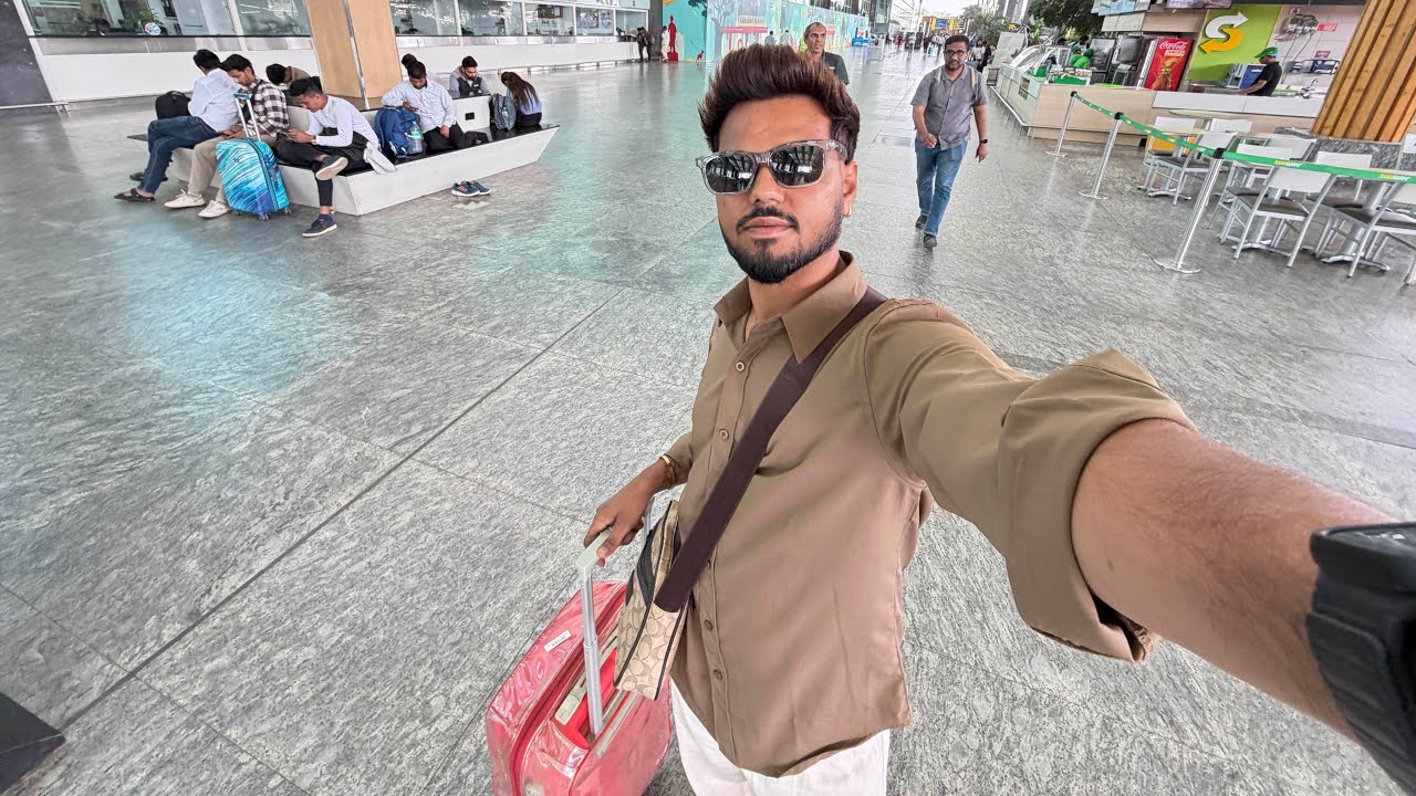 ￼ 😯 AAJ ￼ HUM AAYE AIRPORT￼ ??