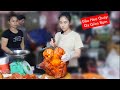 Vợ cao thủ chặt heo quay Kim Mai ra cái đầu heo da giòn rụm một cách nhẹ nhàng