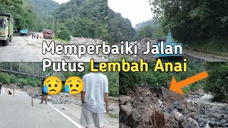 Proses Perbaikan Jalan putus di lembah Anai