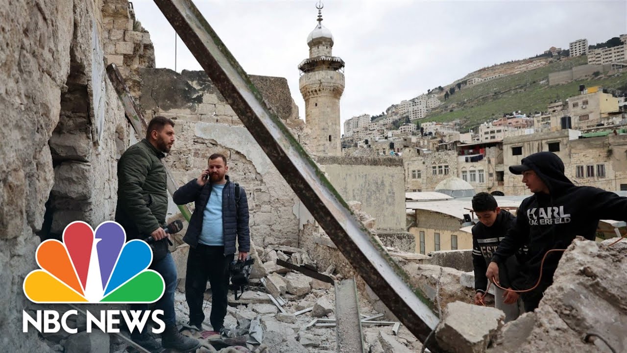 Israel strikes Gaza amid growing tensions in occupied West Bank