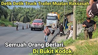 Detik Detik Truck Trailer Bermuatan Raksasah Melintas Di Bukit Kodok Semuah Orang Berlari.