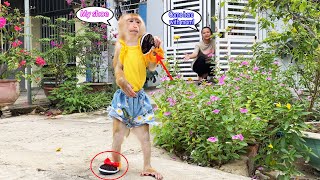 Mom... where's my bow tie? Monkey Lyly rushes to find the missing bow on her shoe