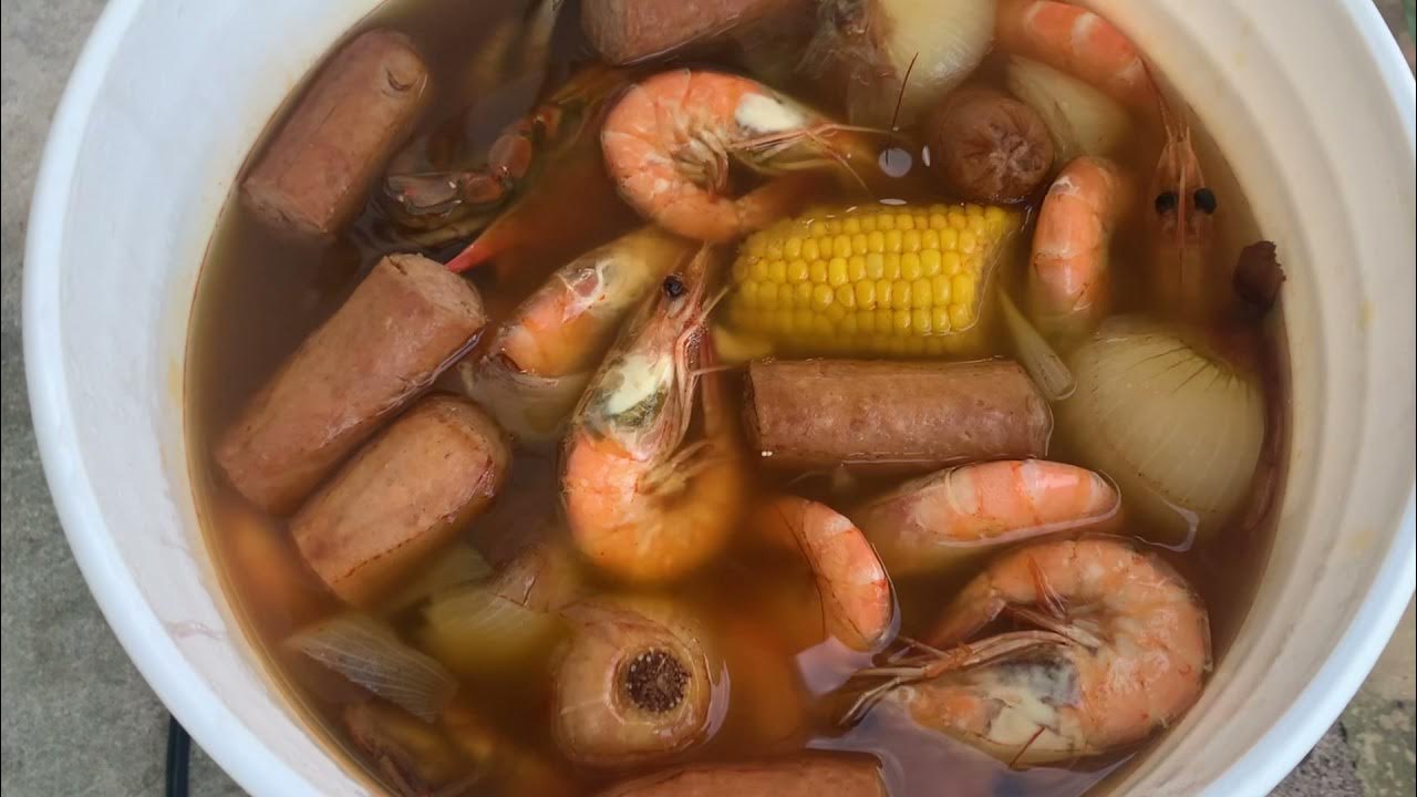 Boiling Snow Crab in a Plastic Bucket!?  Testing out the Swamp Bucket 