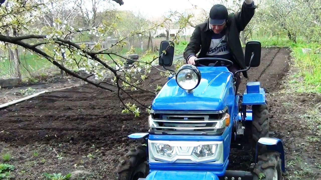 Минитрактор культивирует огород куплю трактор фендт