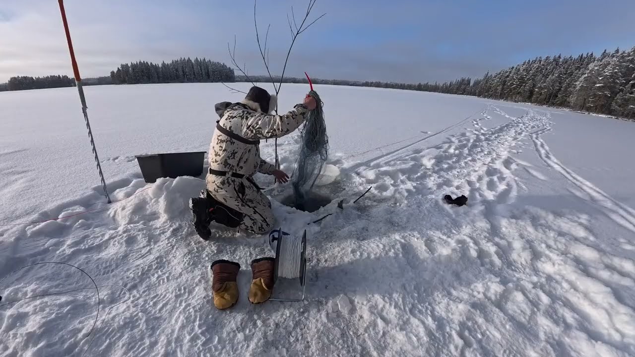 Verkonlasku jään alle yhden avannon tekniikalla. ONNISTUMISEN RIEMUA!