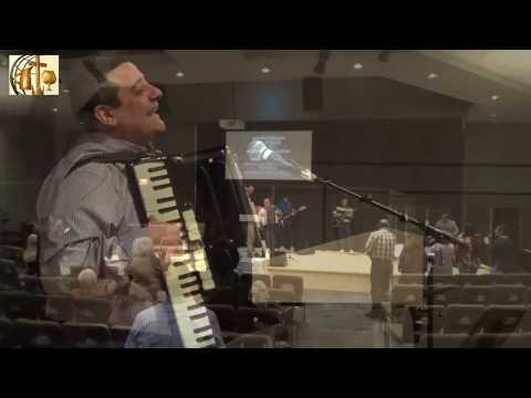 هيا نهتف امام الرب نعلي الهتاف امامك يارب خدمة الترنيم الكنيسة العربية الأنجيلية أدمنتون