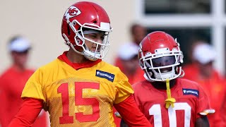 Patrick Mahomes takes another step in concussion protocol by practicing with helmet on Thursday