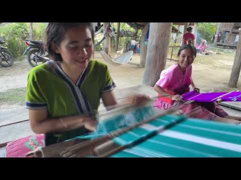 สารคดีเฉลิมพระเกียรติใต้ร่มพระบารมี ตอน สวมหมวกให้ดอย เส้นทางการพัฒนาที่ยั่งยืน