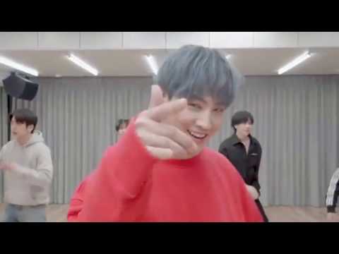 GOT7 - Lullaby Dance Practice (Suit/Pajama/Boyfriend Ver.)