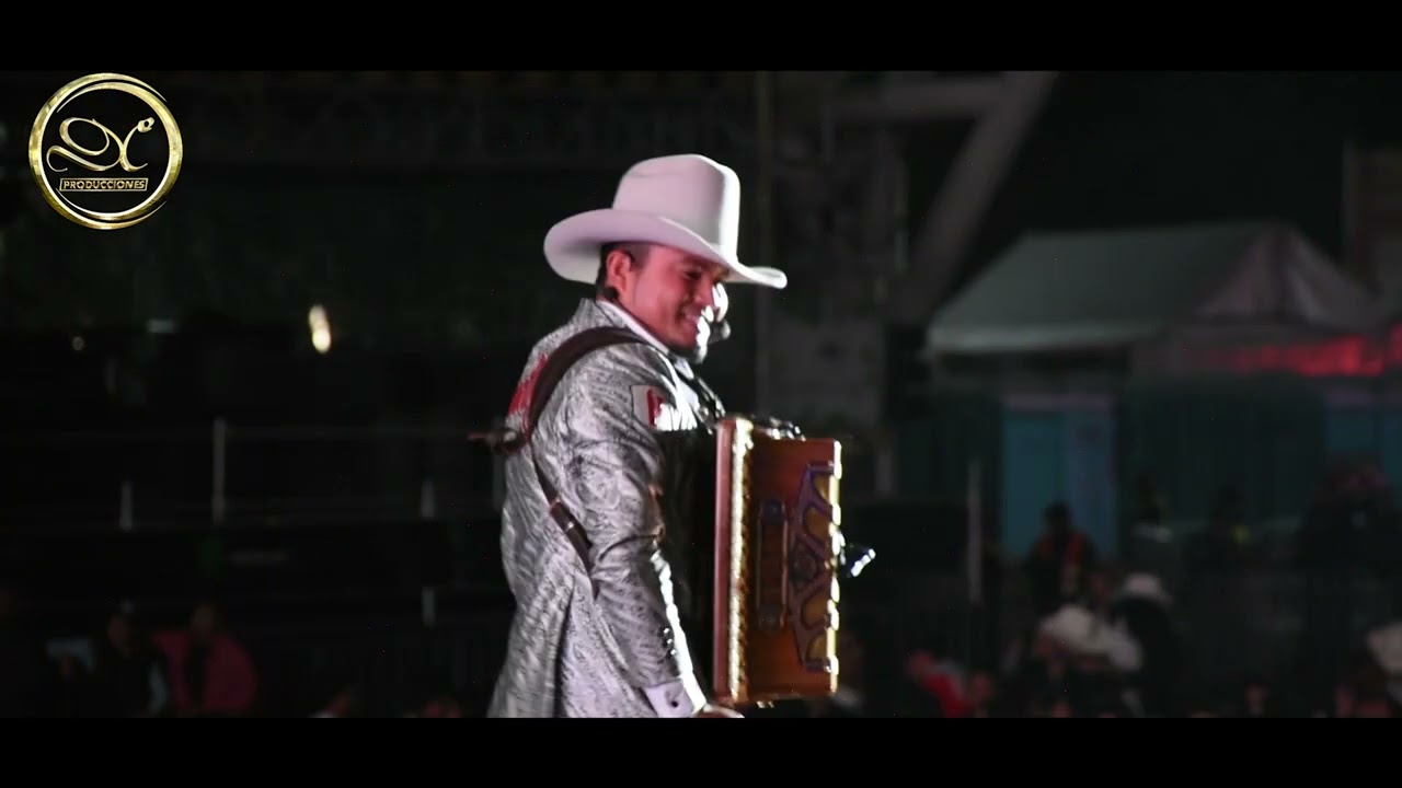 Los Grandes Potrillos Del Bajio En Vivo Desde Foro Mazda - Trivalisimo - Rica y Apretadita