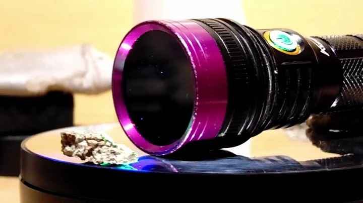 Alonefire SV-18 Powerful 12W 365nm UV Longwave Filtered Flashlight/Blacklight Demo