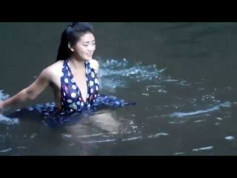 hlua nkauj hmoob das dej taj nyoos  girl hmong swim