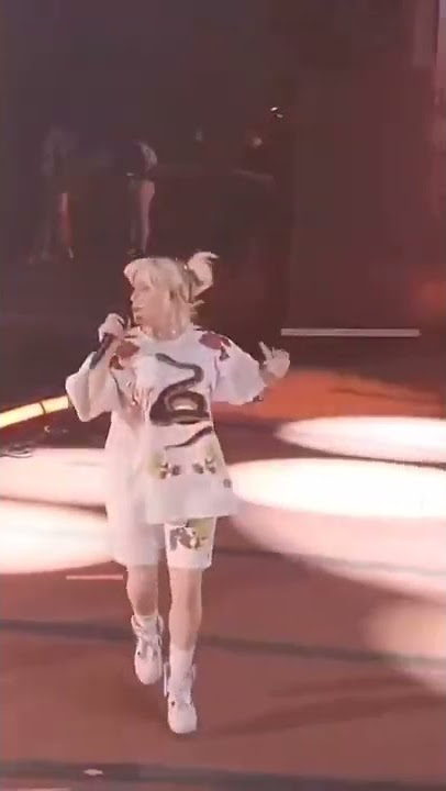 Billie Eilish caught on stage while farting 🤣😇
