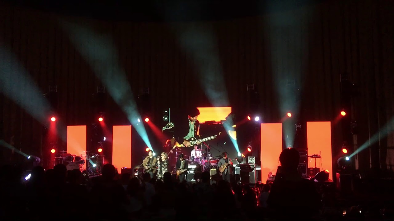ฉันมันเป็นใคร - Tilly Birds live at Band Lab Live Concert - YouTube
