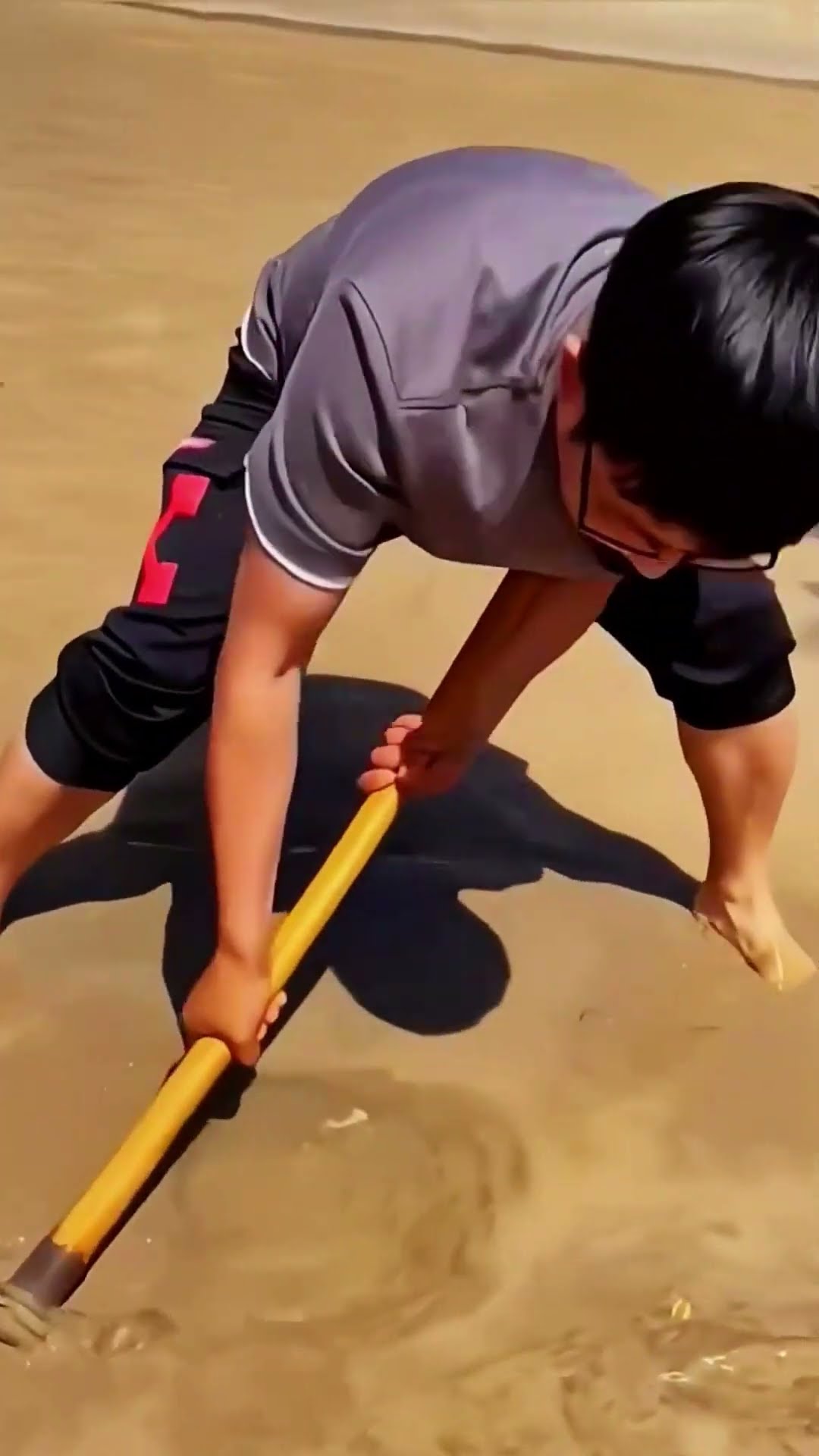 The process of digging jade under sand