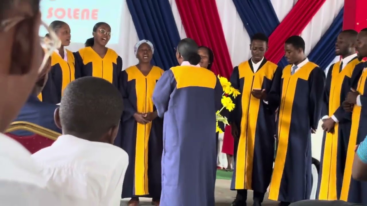 Special song from the choir of the church Cavalo Branco 