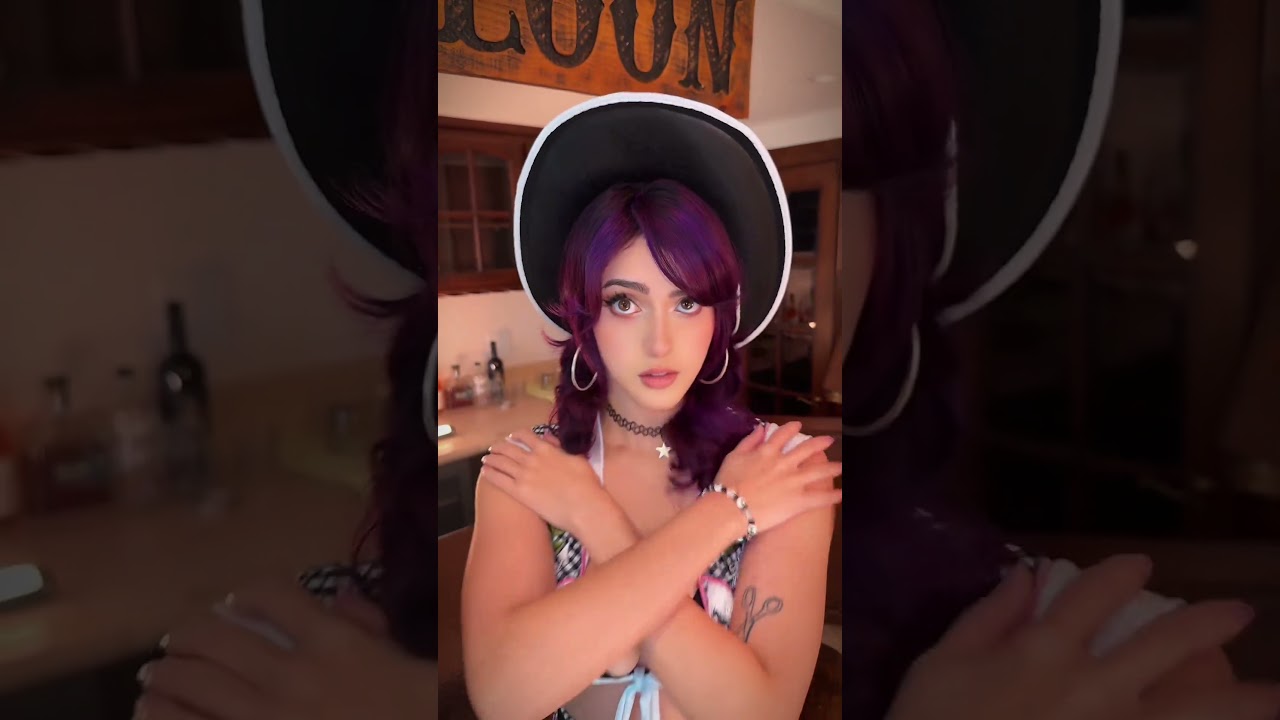 WHATS HAPPENINH TO US @Candylion #cowboy #halloween #halloweencostume #cosplay