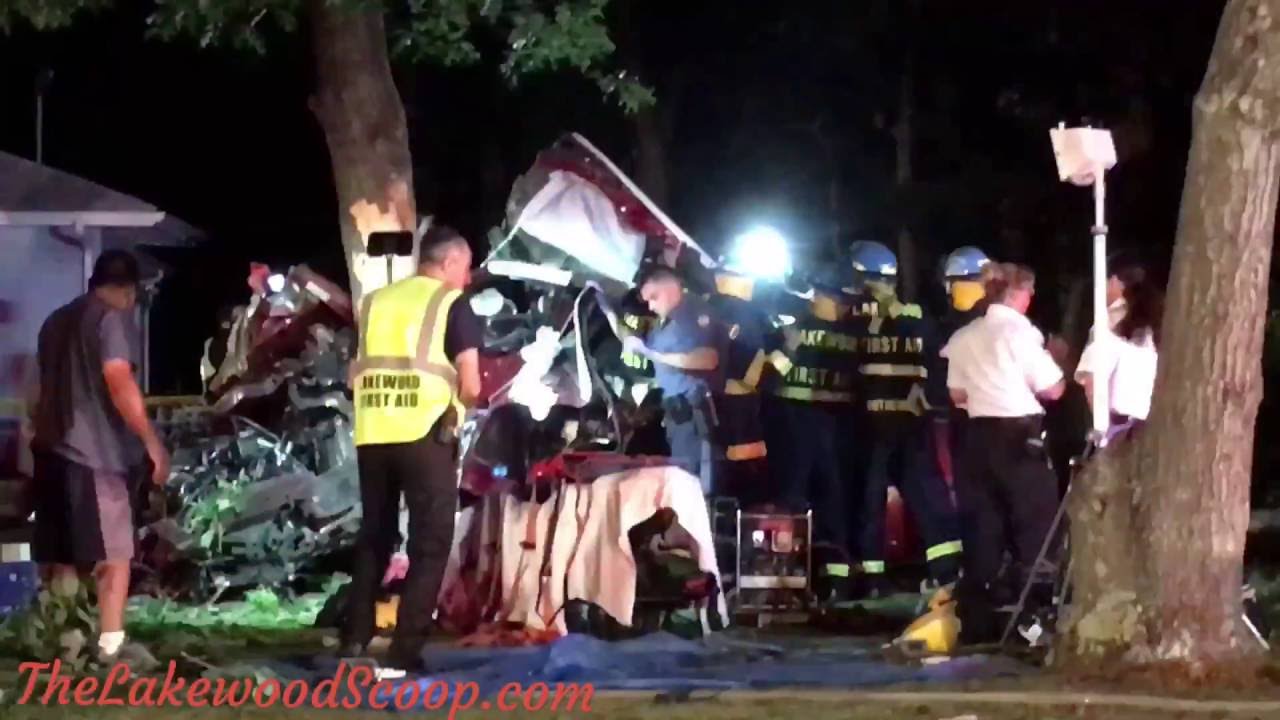 Car mangled in tree following police chase in Lakewood