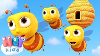 Download Lagu Daar komen de Bijen ๐ Leren tellen Nederlands | Babyliedjes - HeyKids MP3 Download Lagu Daar komen de Bijen ๐ Leren tellen Nederlands | Babyliedjes - HeyKids MP3