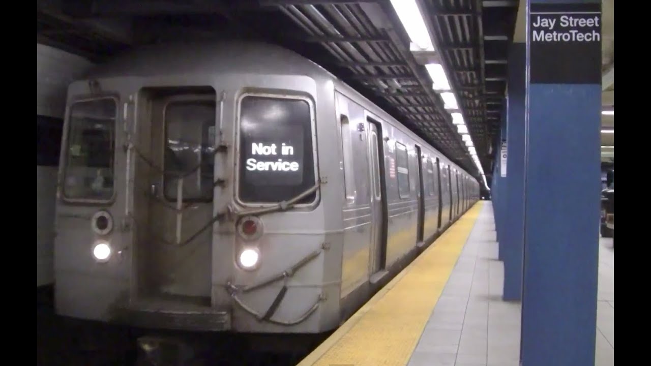Mta R668 ᴴᴰ Not In Service R68 4 Car Set Passing Jay Street-MetroTech - YouTube