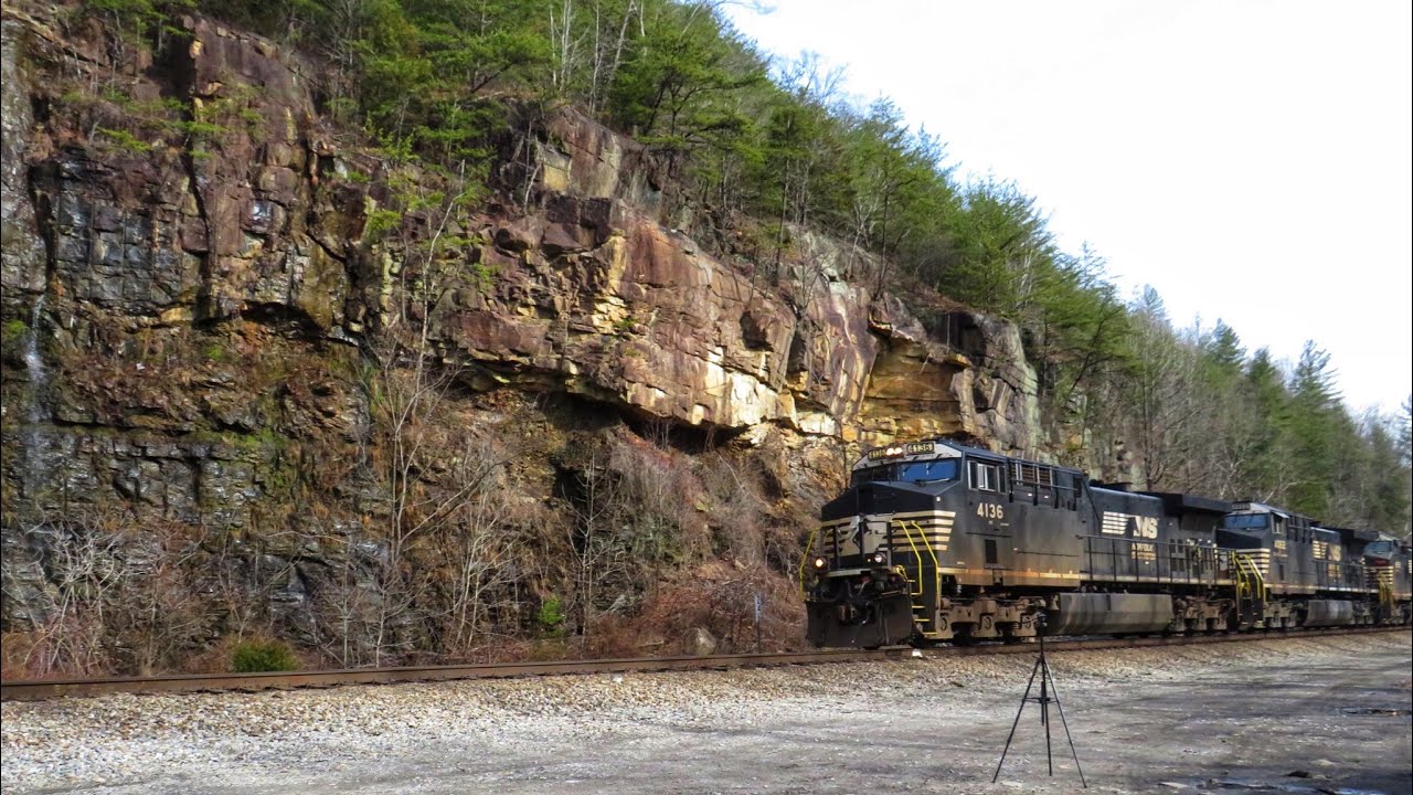 Norfolk Southern 196 entering Nemo Tunnel in Wartburg Tennessee YouTube