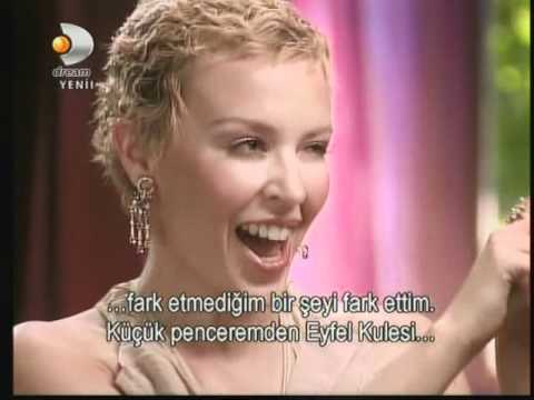 Video: Kylie Minogue, Buckingham Sarayı görgü kurallarını ihlal etti