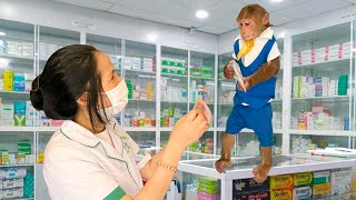 Super smart ! Cutis helps dad go buy medicine to treat sick