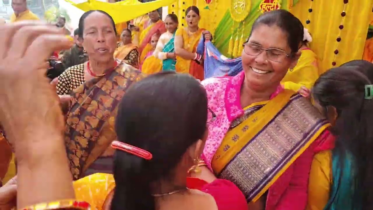 🥳Haldi me pahadi dance dhol damau me 🥳🤗