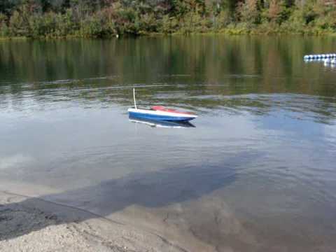 13102007 Wild Thing rc-boat catamaran vienna austria | FunnyDog.TV