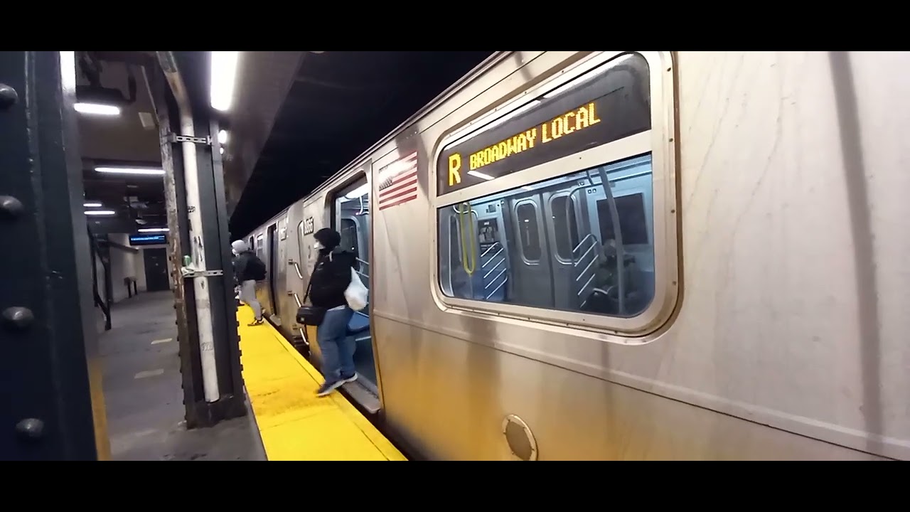 R46 N Express passing 53rd Street with an R160B Siemens R train - YouTube