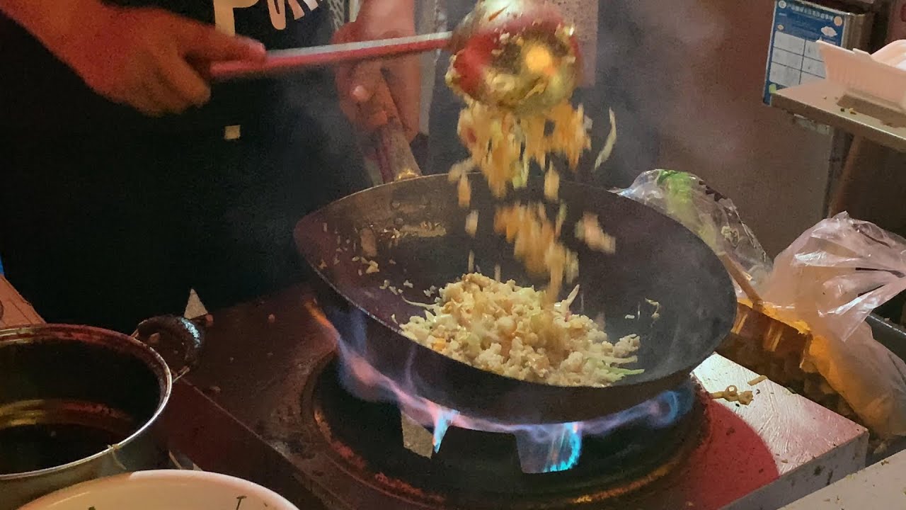 Amazing cooking skills, delicious fried rice/ 惊人的颠锅技巧，美味炒饭 - Chinese ...