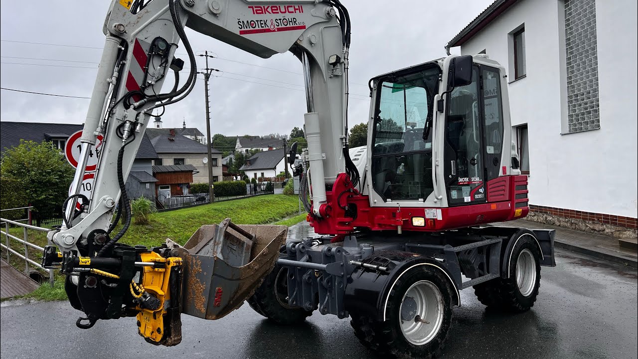 Ремонт 2-х водопроводов и благоустройство территории.