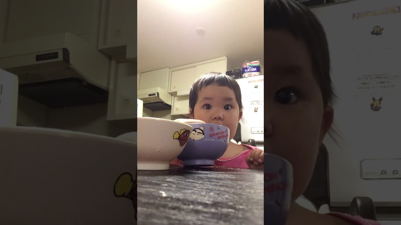 赤ちゃんがきな粉マカロニを食べる動画 1歳半 Youtube