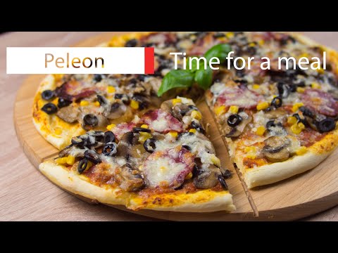 Kuopio Finland 16.1.2014 4/5 Pitsa Pizza Koti Home meat Jauheliha cheese juusto ham kinkku sipuli on. 