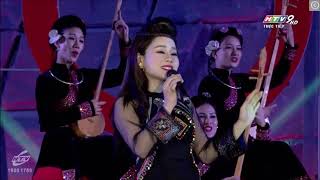 Cô Giáo Tày Cầm Đàn Lên Đỉnh Núi Ca Sĩ Hương Ly