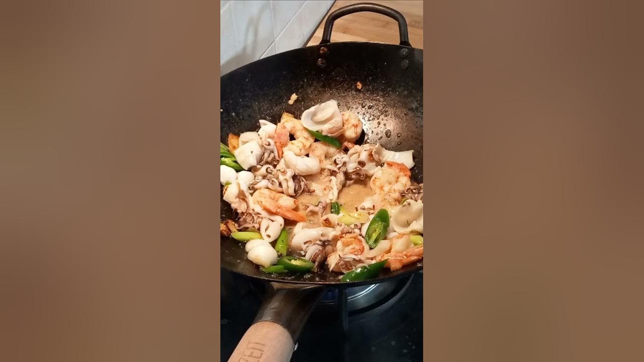 ASMR - STIR FRIED PRAWNS AND SQUID - WOK COOKING #FOODLOVER #FOOD - YouTube