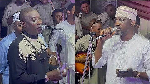 WASIU AYINDE AND ALABI PASUMA EXCHANGE MIC ON STAGE AT WASIU ISHOLA MUSIC LAUCHING
