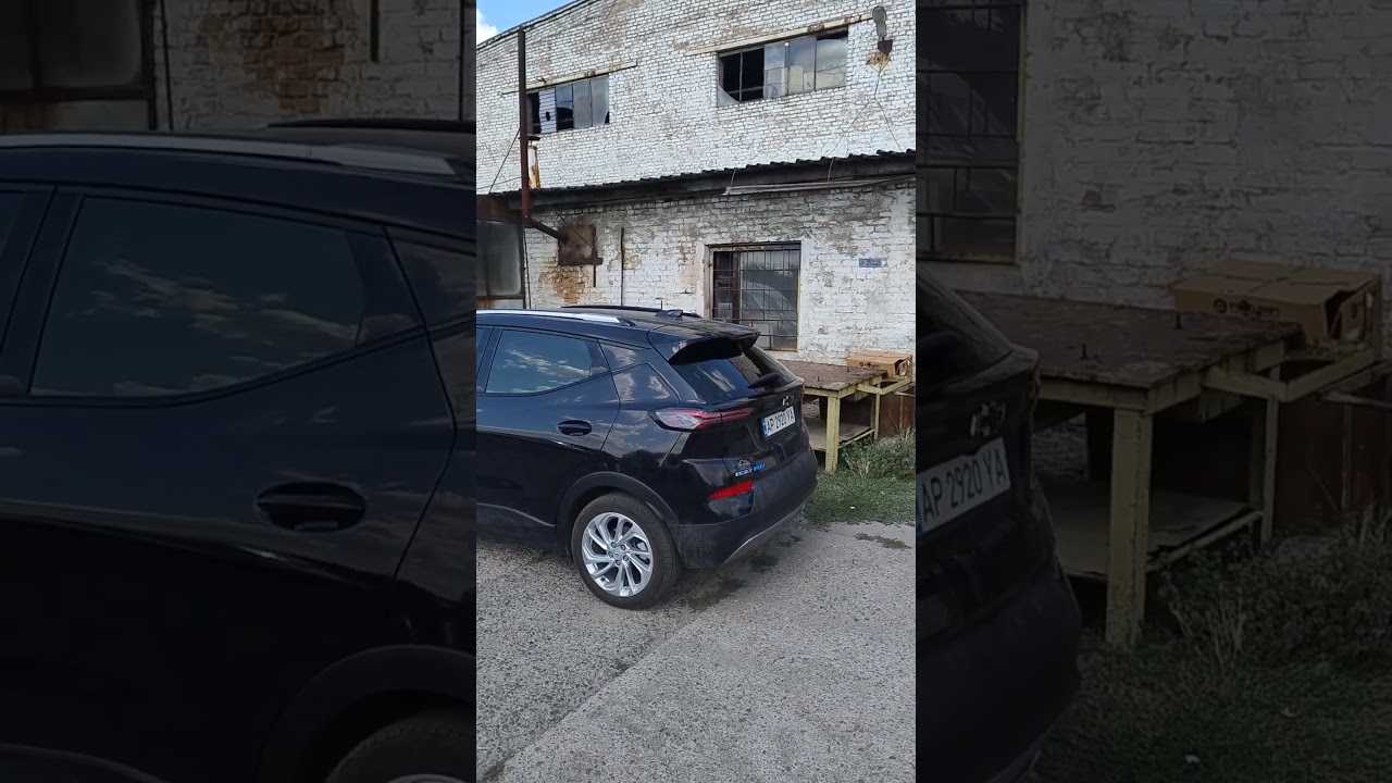 Чёрный Chevrolet Bolt EUV (2022 -н.в.) тонированный чёрной плёнкой без лобового ➤ Тонировка