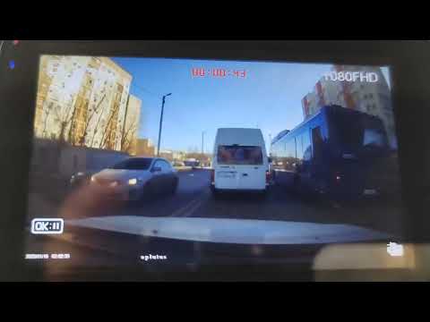 "Битва" автобуса и маршрутки в Астрахани