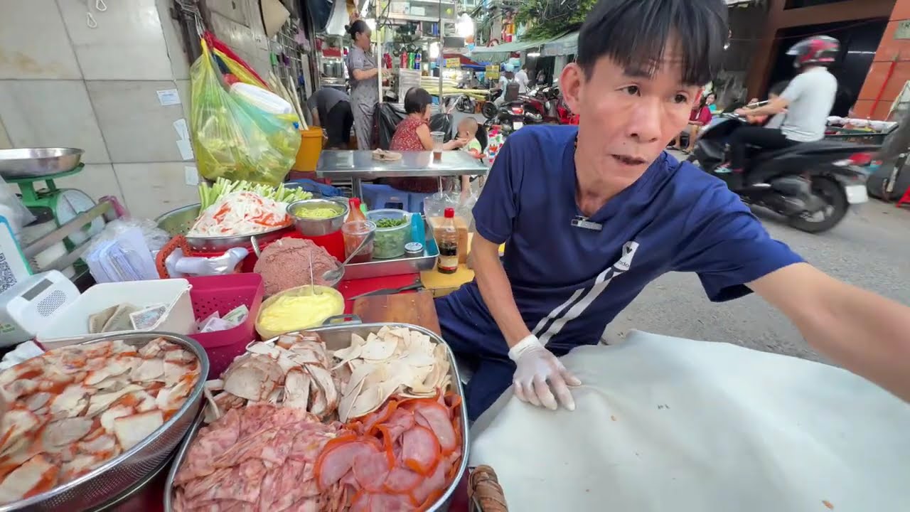 ✅BÁNH MÌ THỊT NGUỘI ÔNG chủ ĐEO hơn chục cây vàng làm Bánh mì nhanh như cái Máy| Street Food Sai Gon