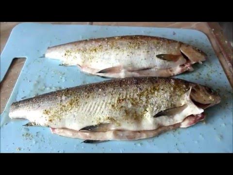 Сиг рыба. Рыба сиг жареная. Сиг на сковороде. Стейк хаус норильск. Сиг жареный.