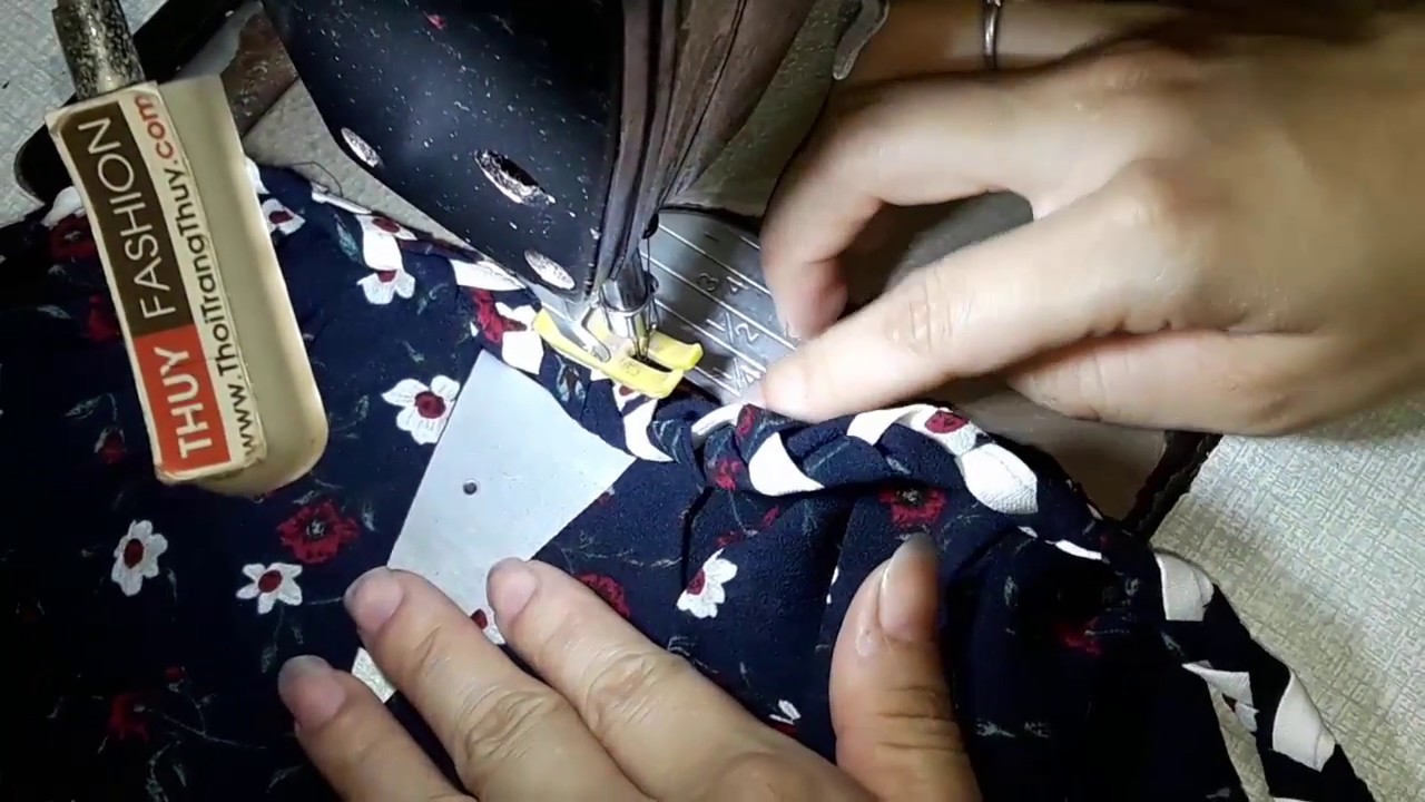 Kết quả hình ảnh cho Kỹ thuật may : Cách may cổ váy áo với dây tết