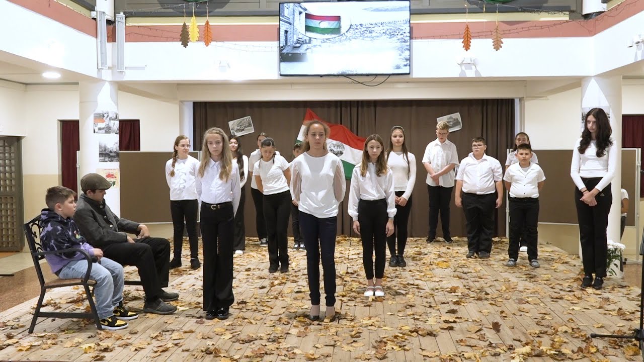 Megemlékezés az 1956-os forradalom és szabadságharcról az Encsi Zrínyi Ilona Általános Iskolában.