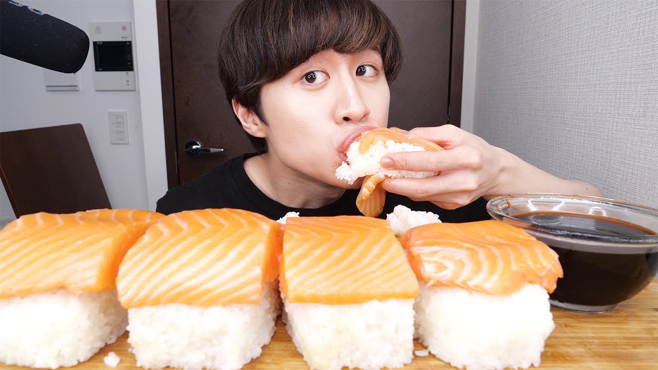 Wanting to go back in time, I made and ate giant salmon sushi from